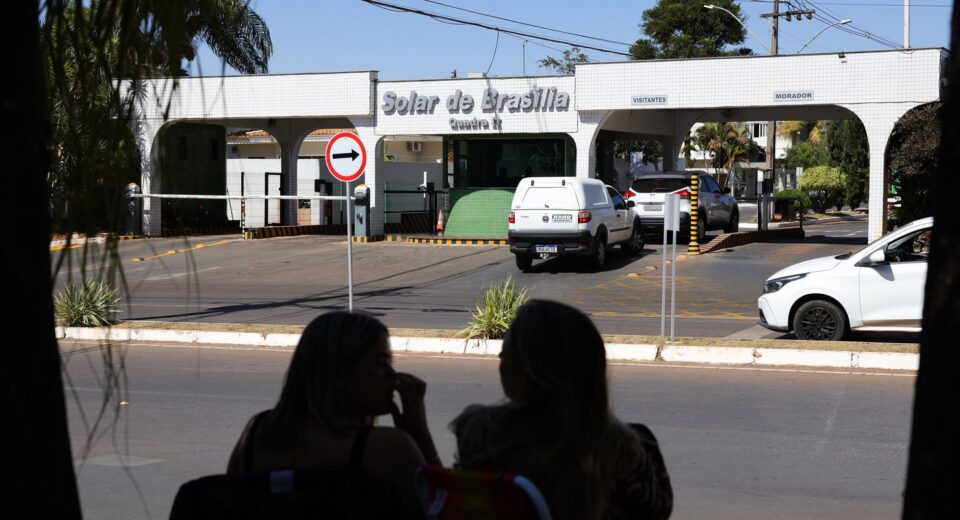 Bolsonaro tem 24h para explicar fala de Eduardo sobre acesso a vídeo