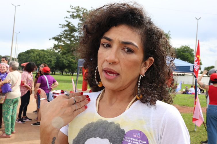  Brasília-DF- 08/03/2026 - Ato 08M em Brasília.  Thammy Frisselly, da Assembleia Popular pela Vida de Todas as Mulheres, do DF em torno, uma das organizadoras do 8 de Março Unificado do DF. Foto: Valter Campanato/ Agência Brasil.