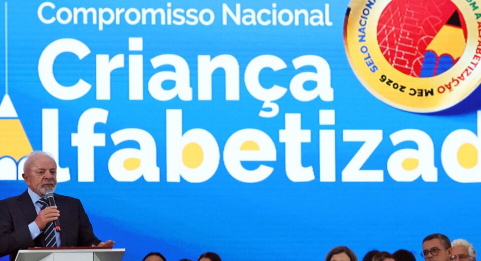 Brasil atinge meta com 66% das crianças alfabetizadas em idade certa