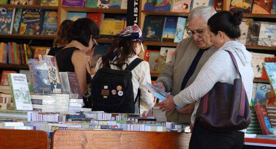 Número de consumidores de livros aumenta e chega a 18% da população