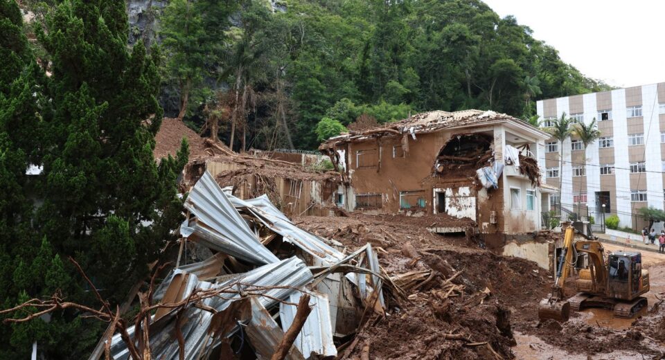 Buscas em Juiz de Fora estão encerradas; moradores seguem fora de casa
