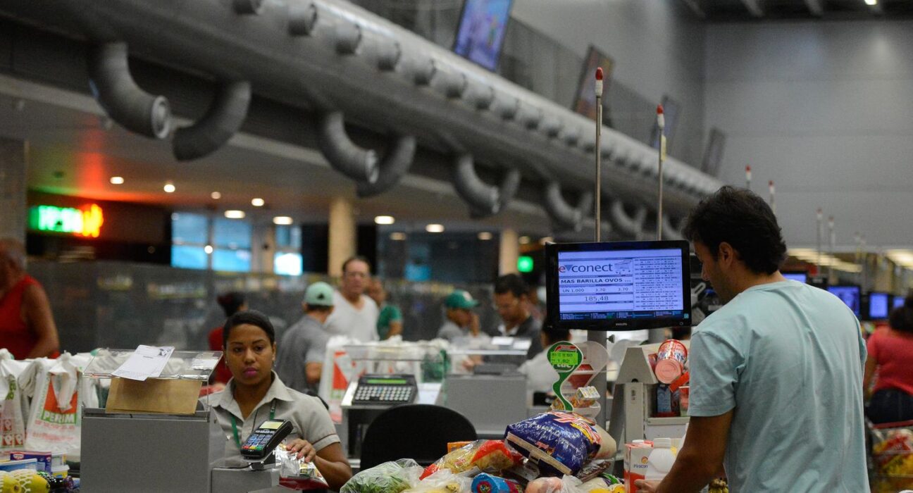 Estudo aponta fatores estruturais para inflação de alimentos no Brasil