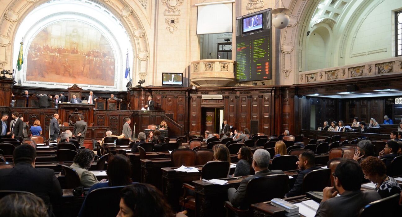 TRE-RJ marca para terça recontagem de votos após cassação de Bacellar