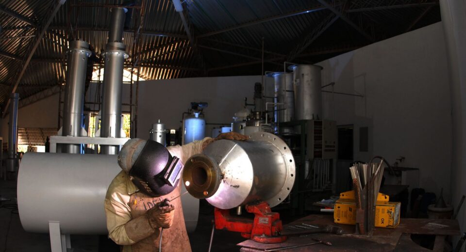 Faturamento da indústria sobe 2,3% em janeiro, mas está abaixo de 2025