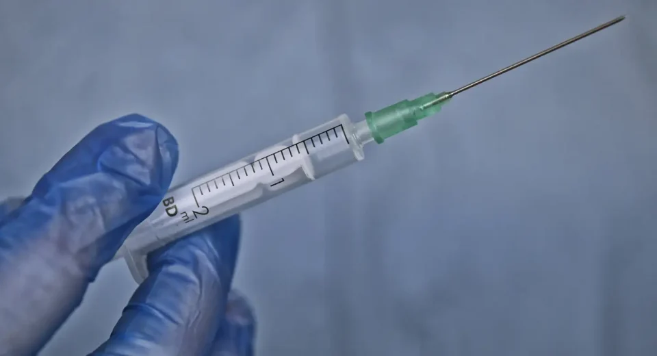 Anvisa alerta para riscos de uso indevido de preenchedores dérmicos