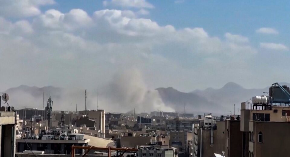 Guerra no Oriente Médio tem mais bombardeios e mortes neste domingo