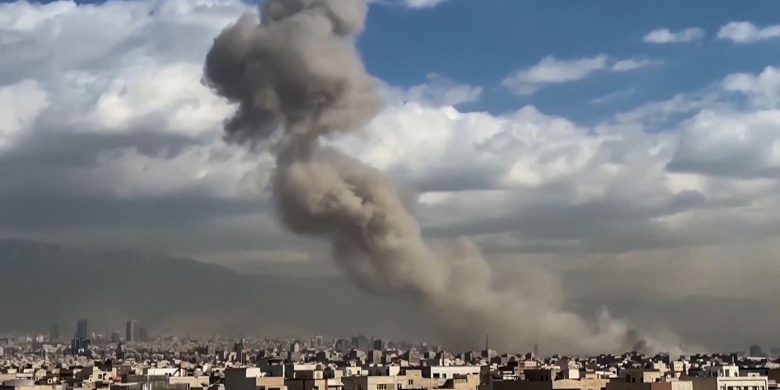 Sob impacto da guerra, Opep+ decide aumentar produção de petróleo