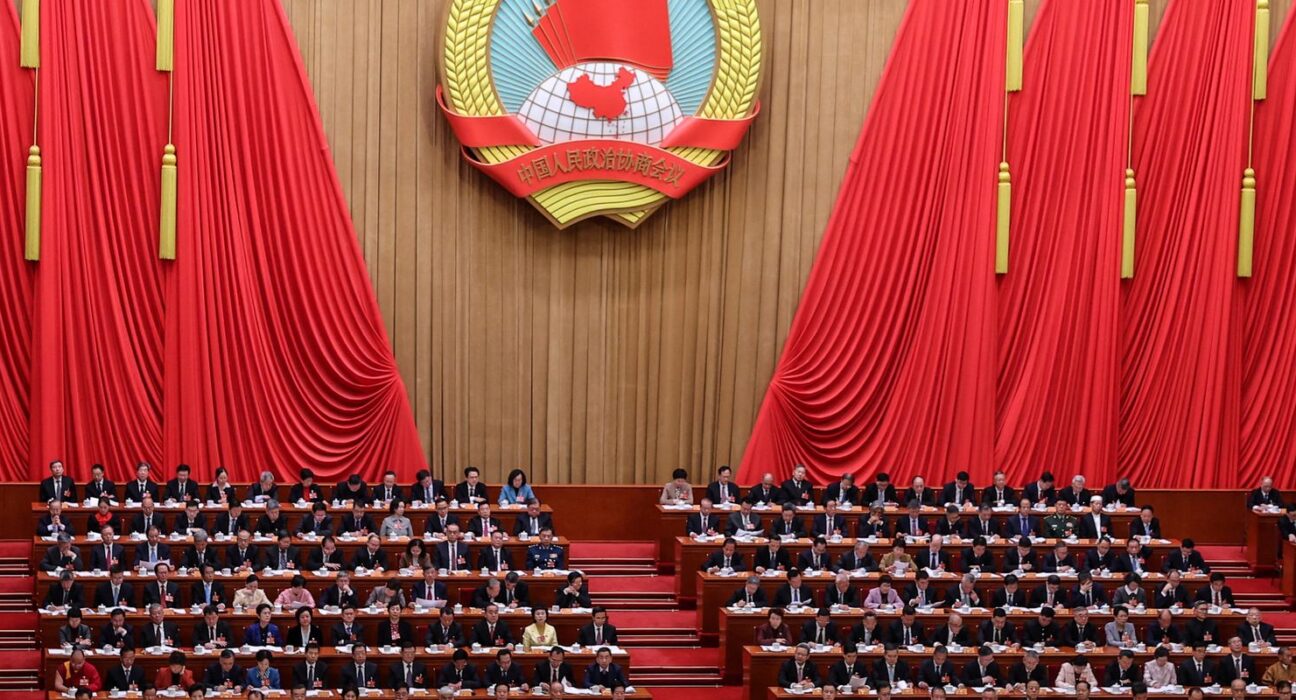 China fixa meta de crescimento econômico entre 4,5% e 5% para este ano