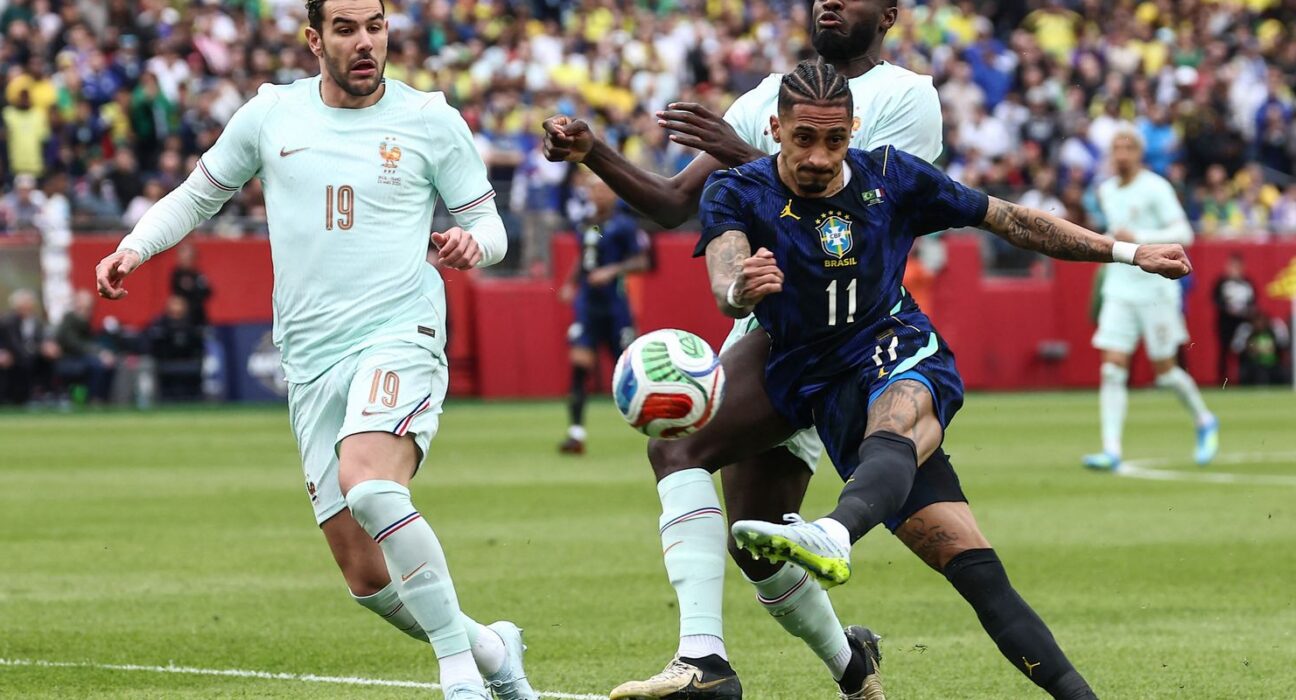 Raphinha e Wesley são cortados da seleção brasileira