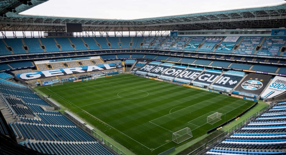 Grêmio faz 3 a 0 no Inter e está com uma mão na taça do Gauchão