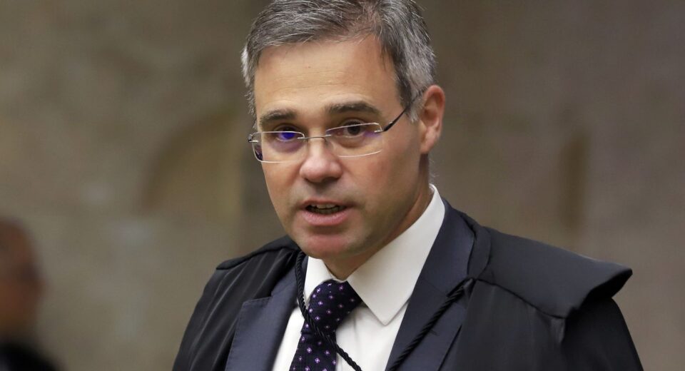 Mendonça acata recurso e ordena que Alcolumbre prorrogue CPMI do INSS