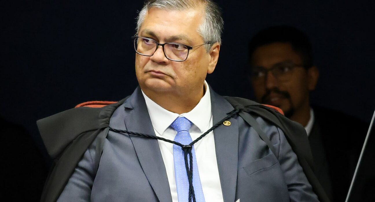 Dino afasta prefeito e vice de Macapá por suspeita de desvio de verba