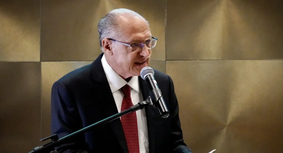 Alckmin deixará ministério em abril, mas seguirá como vice