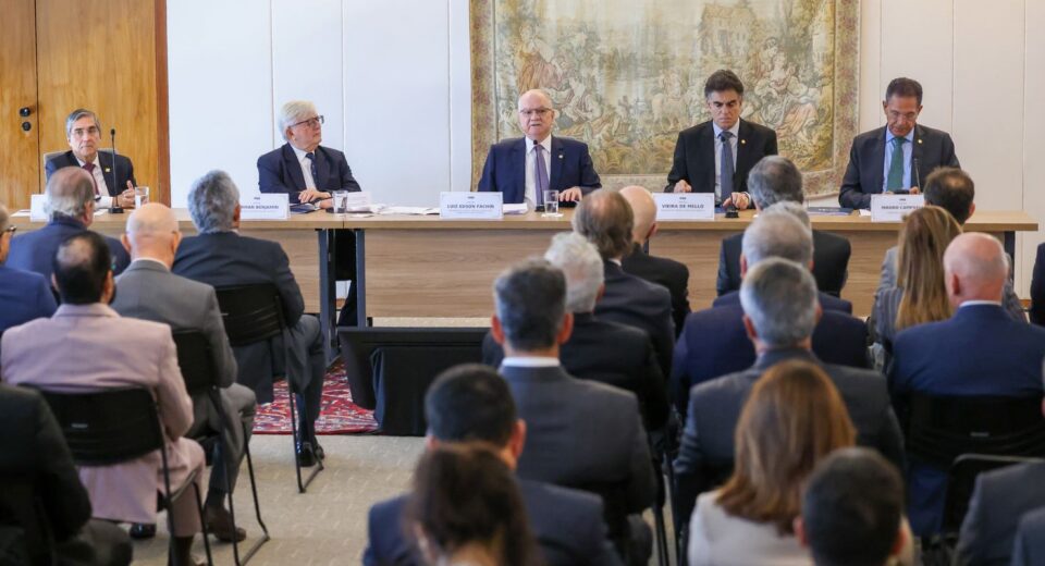 Fachin defende distanciamento de interesses no Judiciário