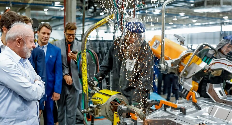 Lula diz que aumento do preço dos combustíveis é injustificável