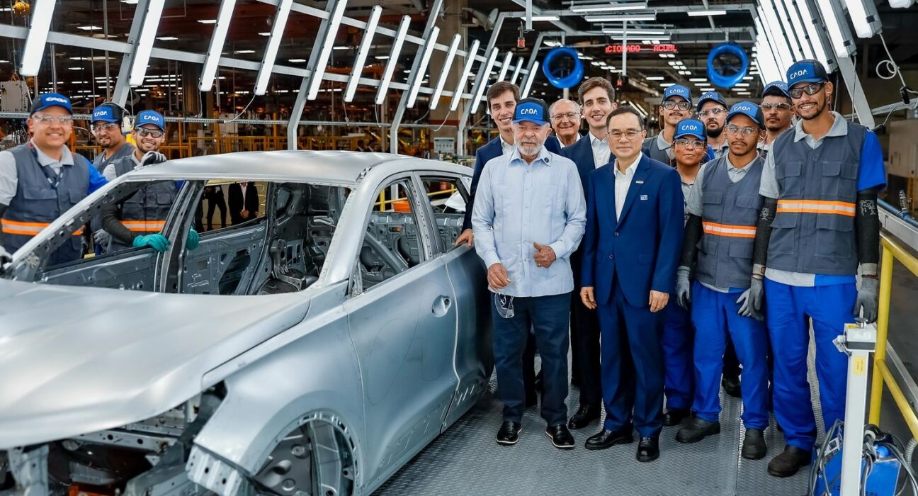 Lula diz que governo apresentará solução para famílias endividadas