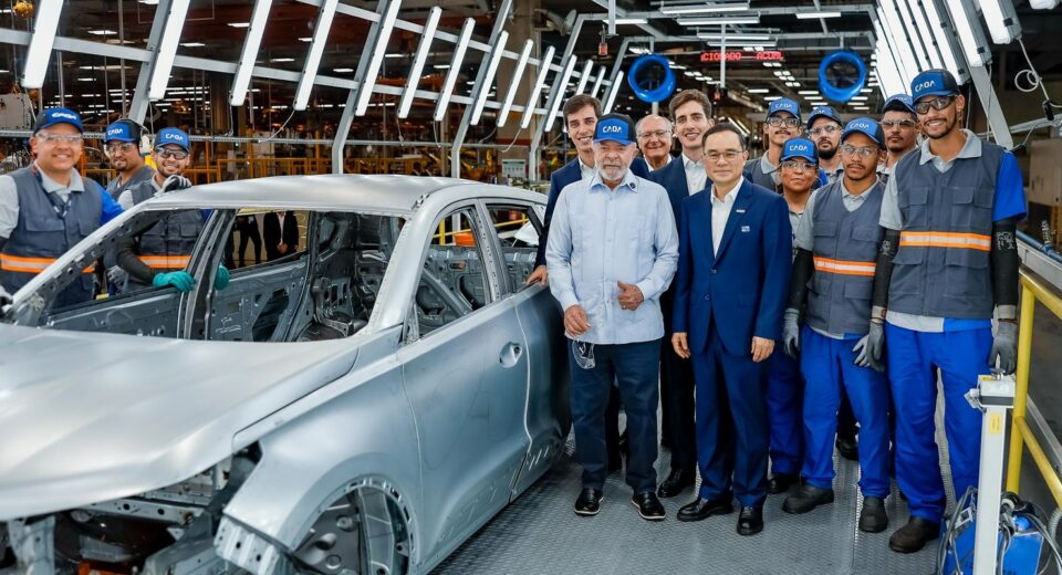 Lula diz que governo apresentará solução para famílias endividadas