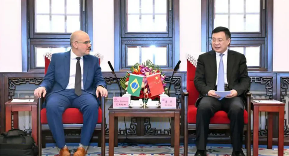 Presidente da EBC fecha parcerias em visita institucional à China