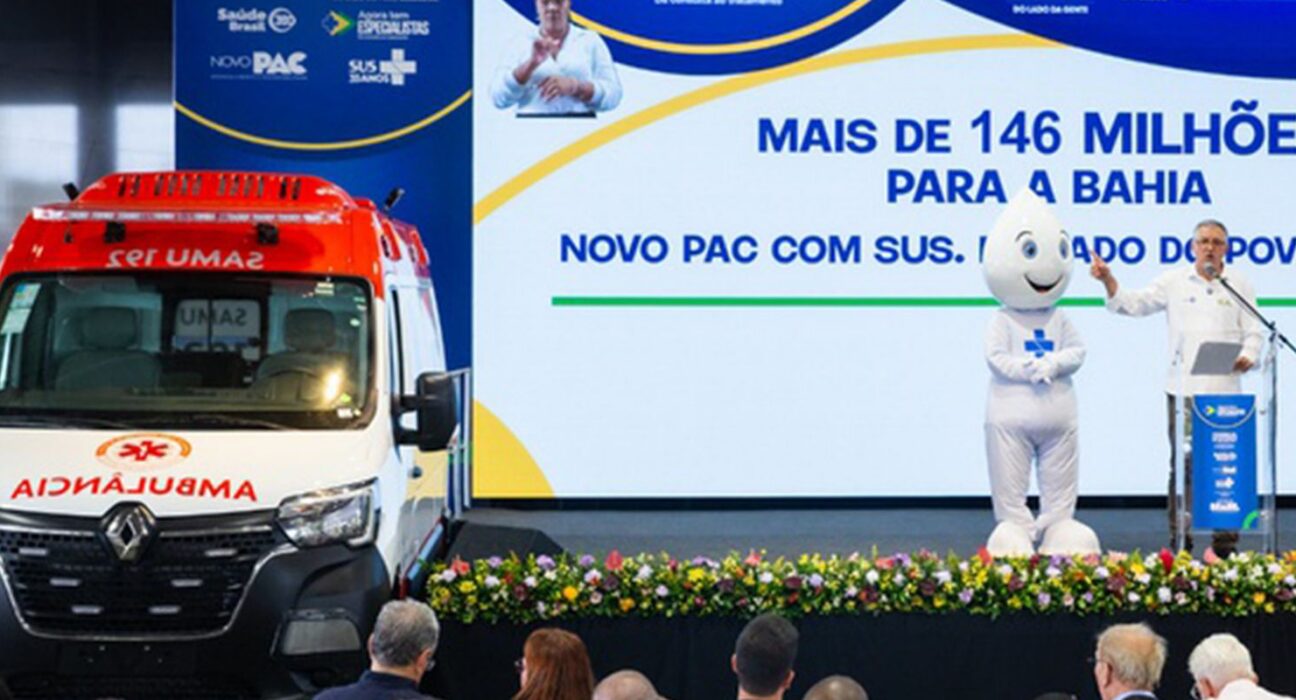 Saúde entrega ambulâncias, unidades móveis e equipamentos na Bahia