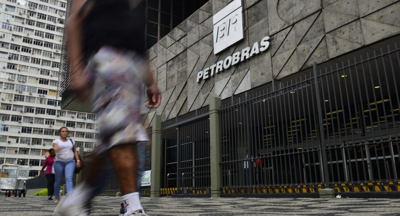 Petrobras diz entregar todo o combustível produzido nas refinarias