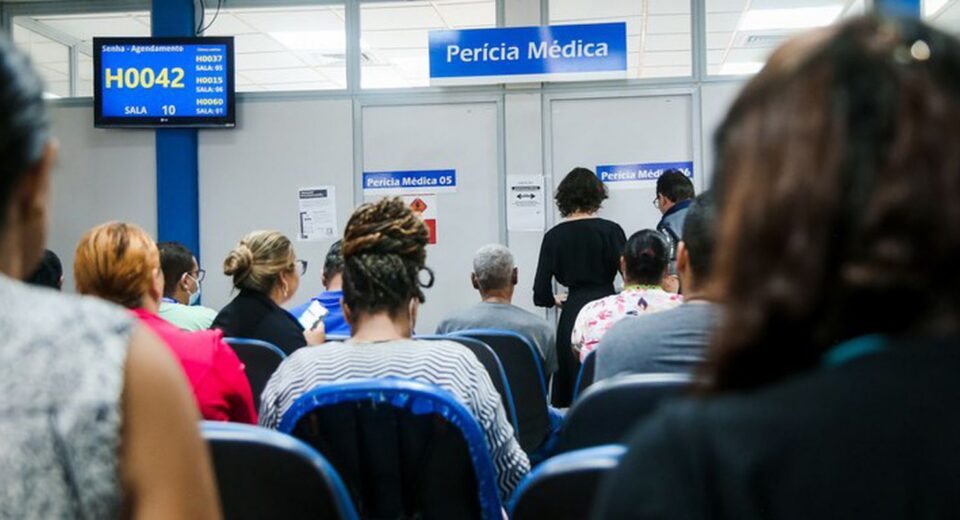 INSS faz mutirão de perícias médicas para reduzir tempo de espera