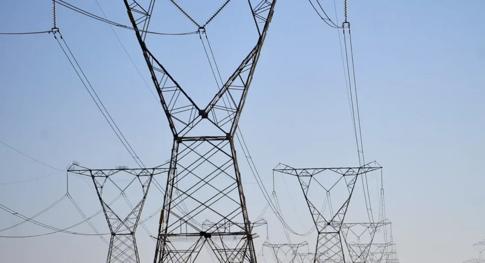 Aneel leiloa cinco lotes de linhas de transmissão de energia