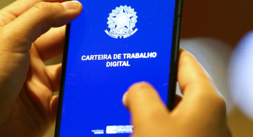 Desemprego fica em 5,4% no trimestre encerrado em janeiro de 2026