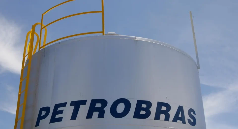 Distribuidoras pedem mais importação de diesel pela Petrobras