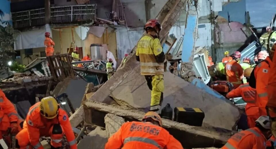 Bombeiros resgatam última vítima de escombros de lar de idosos em MG