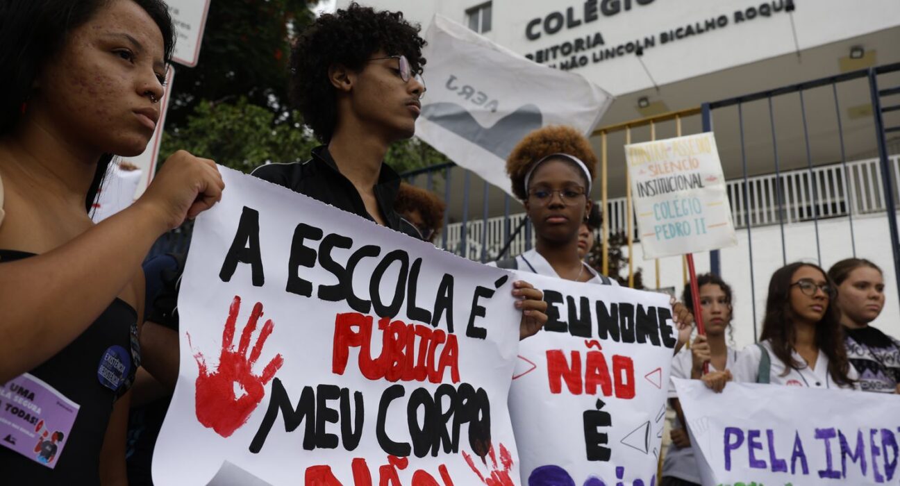 Alunos do Pedro II pedem aulas para enfrentar a violência de gênero