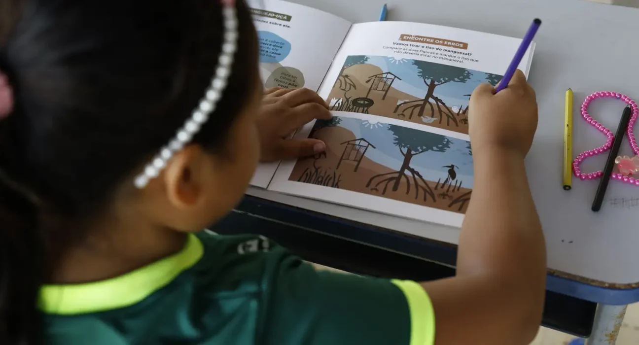 Criança diz a Lula que um "mundo mágico" se abriu ao aprender a ler