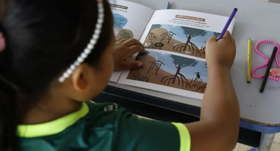 Criança diz a Lula que um "mundo mágico" se abriu ao aprender a ler