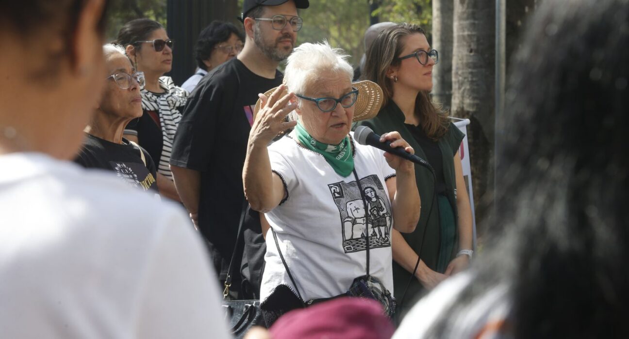 Mulheres estão perdendo o direito de ir e vir, diz Amelinha Teles