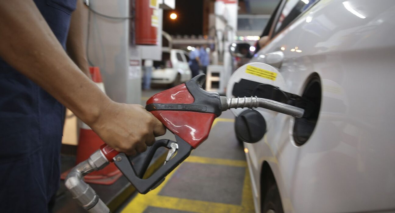 Governo pede ao Cade para investigar aumento dos combustíveis