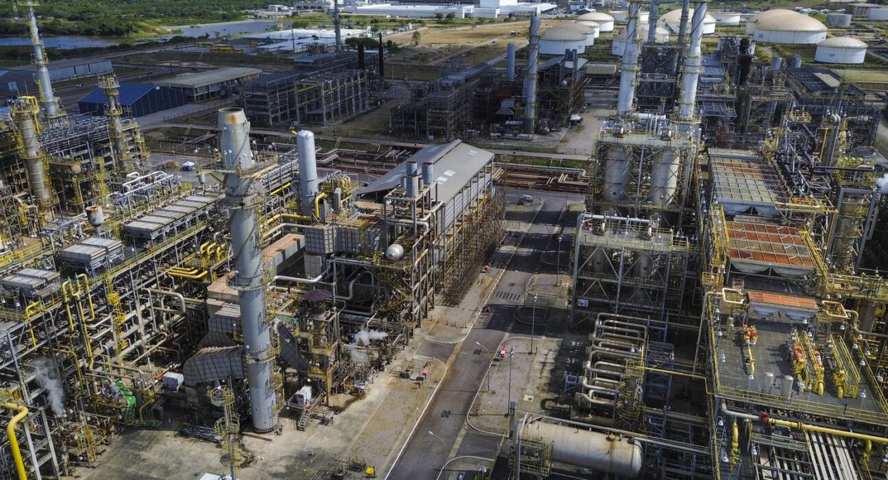 Petrobras reajusta preço do diesel em R$ 0,38 por litro