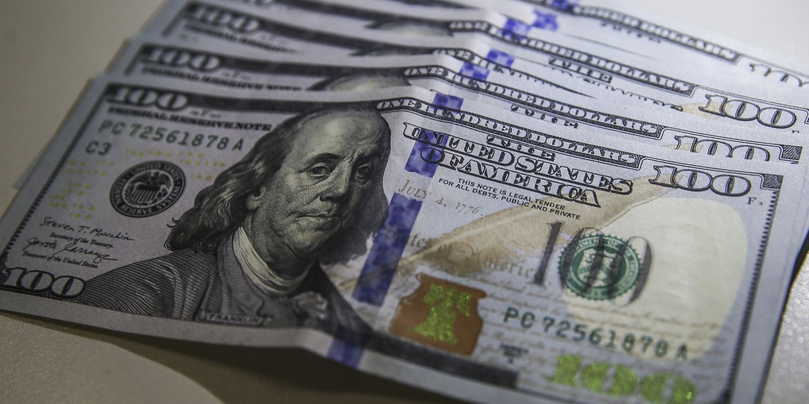 Dólar cai a R$ 5,20 com melhora do cenário externo