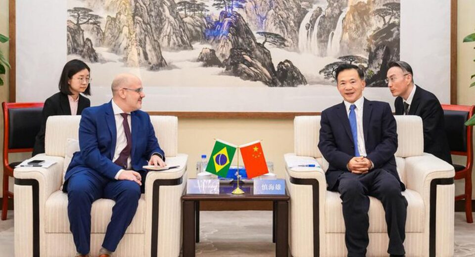 EBC firma parceria inédita com China Media Group