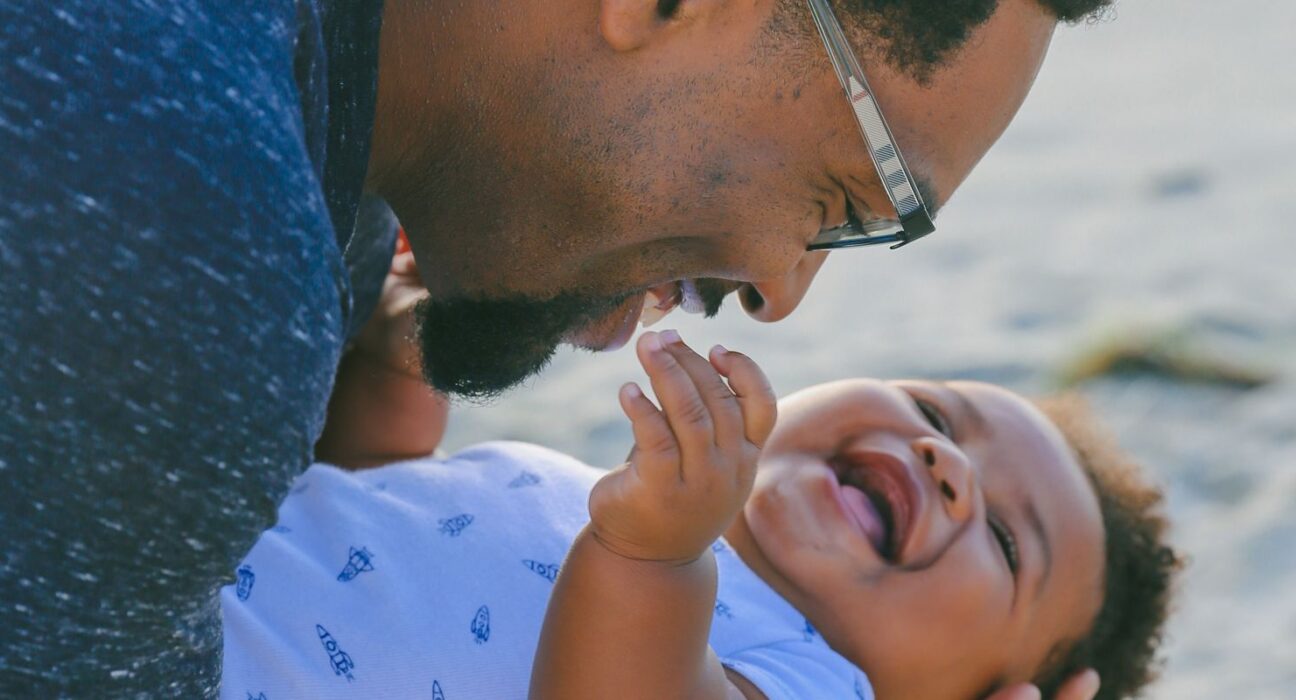 Lula sanciona lei que amplia licença-paternidade