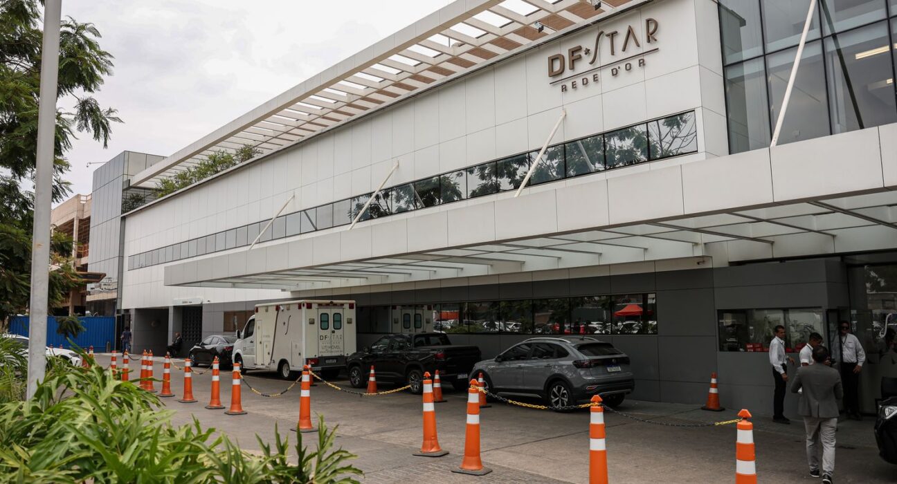 Bolsonaro é internado em UTI hospitalar com broncopneumonia bilateral