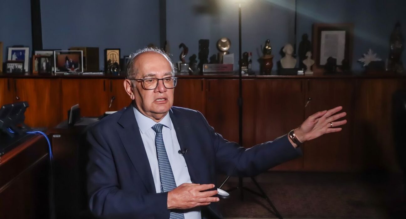 Moraes e Gilmar criticam vazamento de conversas do celular de Vorcaro