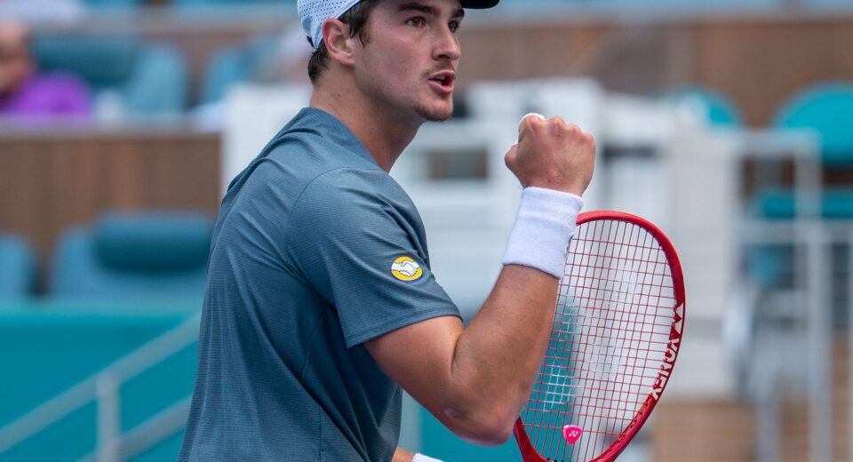 João Fonseca vence estreia em Miami e terá Alcaraz na 2ª rodada
