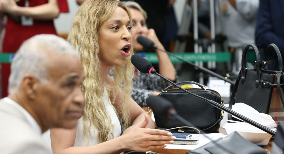 MPF pede condenação de Ratinho e SBT por falas contra Erika Hilton 
