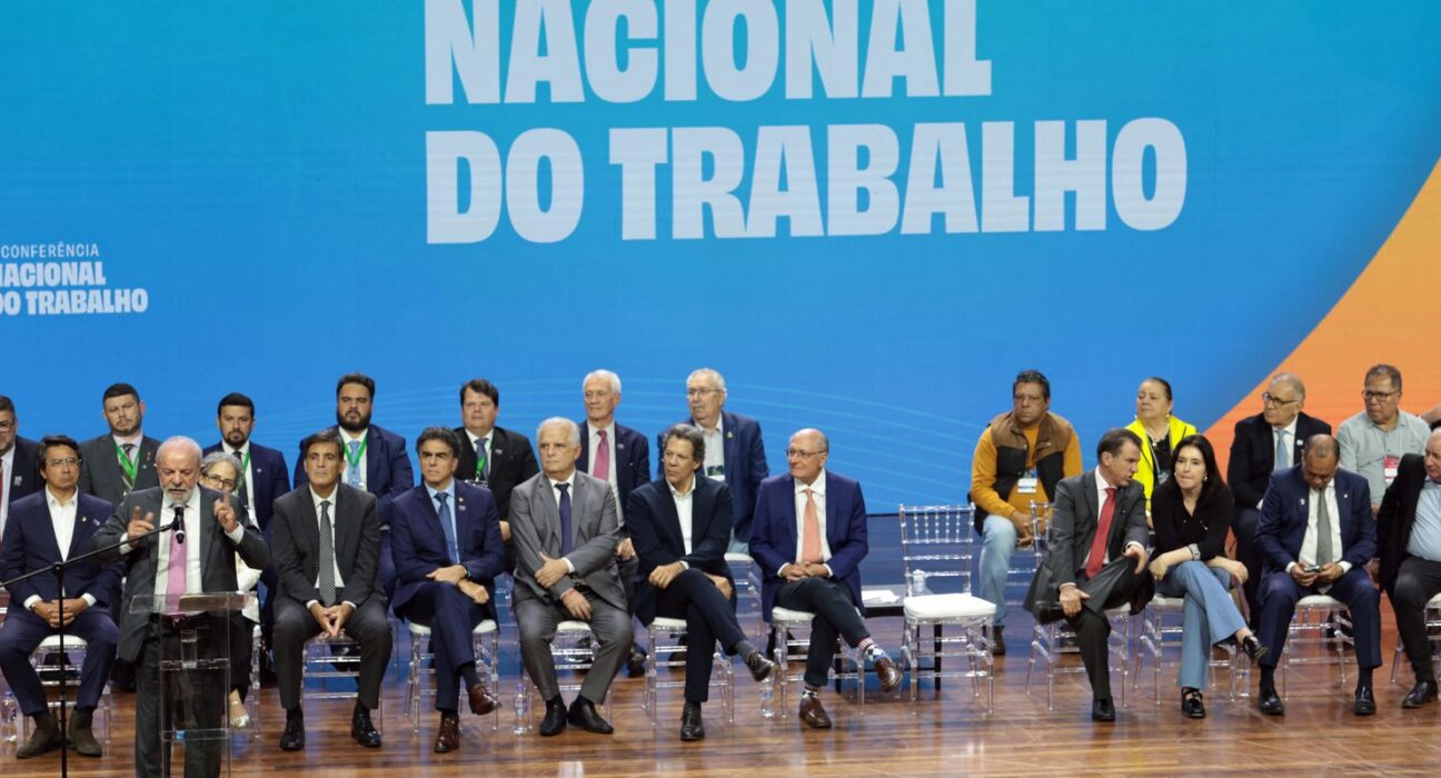 Fim do 6x1: Lula propõe negociação entre patrões, empregados e governo