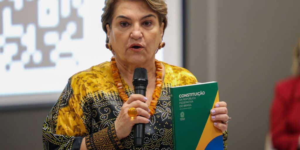 "Temos que agir", diz ministra das mulheres sobre estupro no Rio