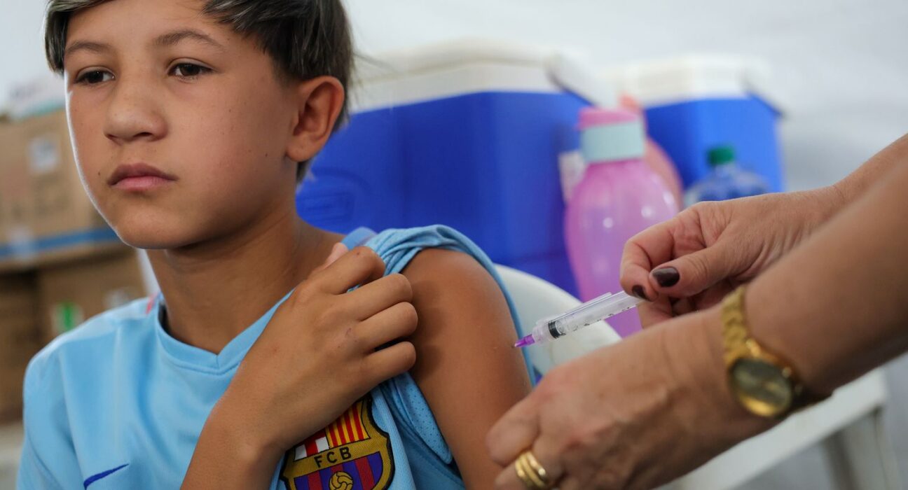 Vacinação de meninos contra o HPV chega a 74% no estado de São Paulo