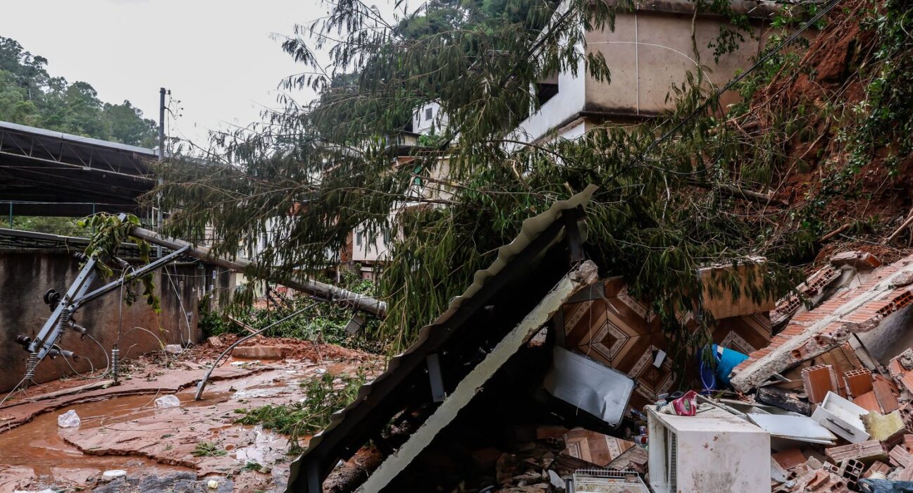 Governo libera R$ 7,3 mil para famílias atingidas por chuvas em MG