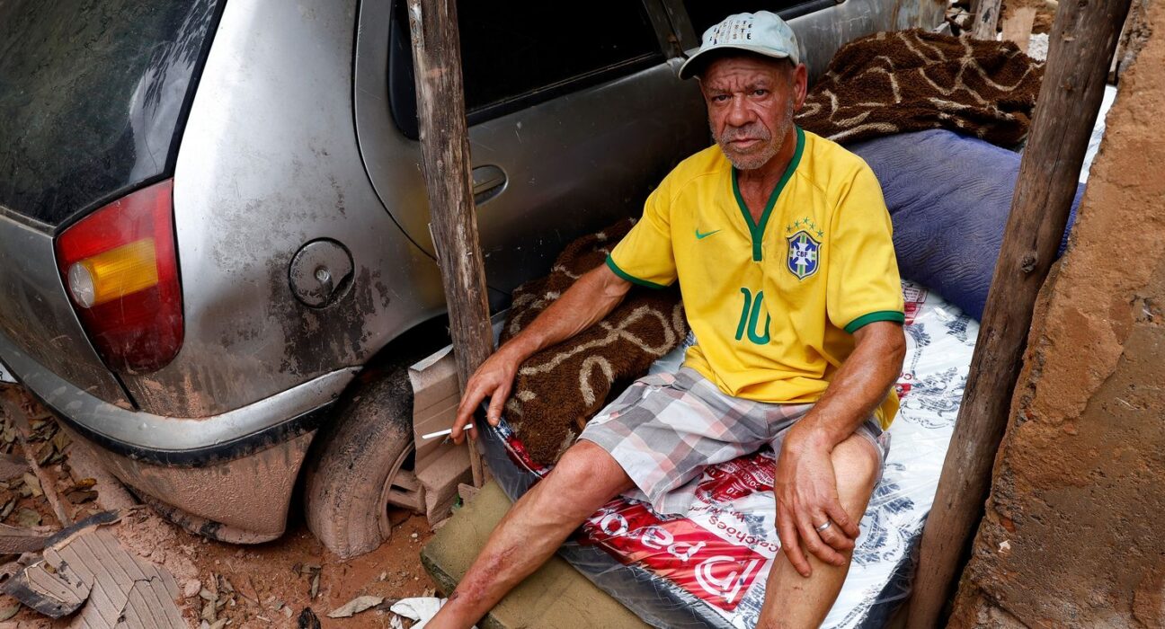 Morador de Juiz de Fora vive entre escombros de casa atingida por lama