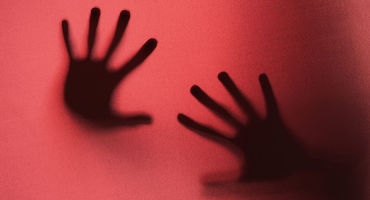 Entenda o que é vicaricídio; projeto de lei endurece pena para o crime