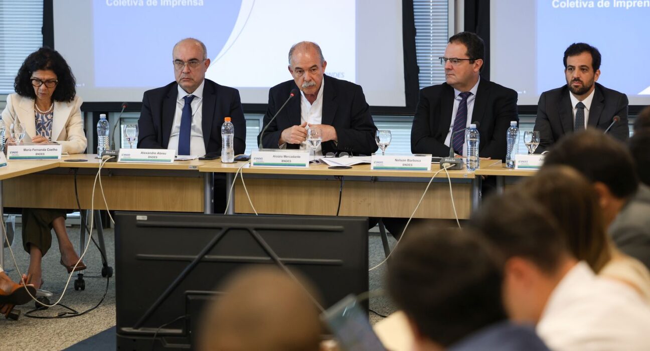 BNDES defende novo Plano Brasil Soberano para ajudar exportadoras