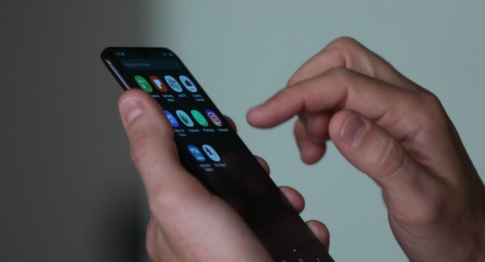 INSS alerta para golpe com aplicativo falso de reembolso